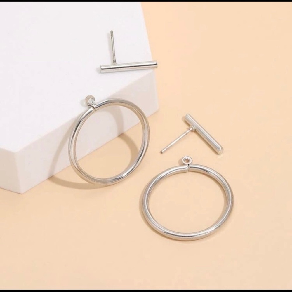 UNIQUE earrings - bar in front, hoop in back - Picture 2 of 3